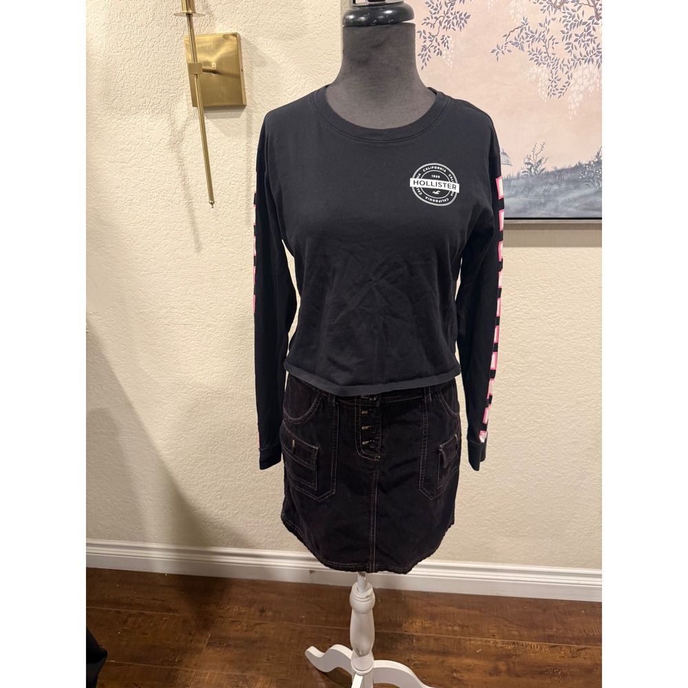 Hollister California 1999 Black Graphic Crop Long Sleeve Tee Pink‎ Checkerboard